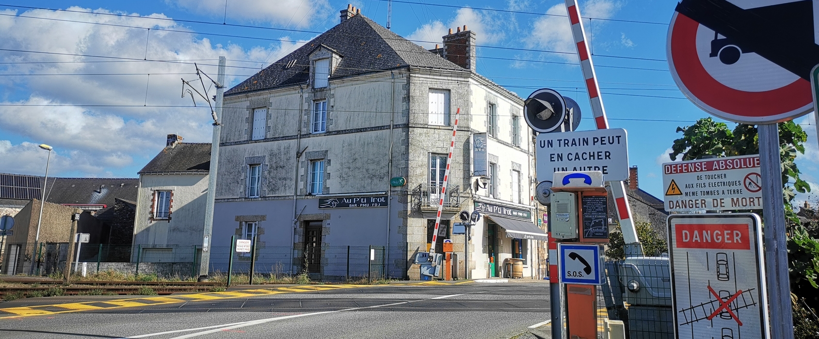 passage à niveau vers SNR panneau