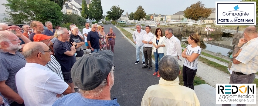 groupe de personnes, cours d'eau