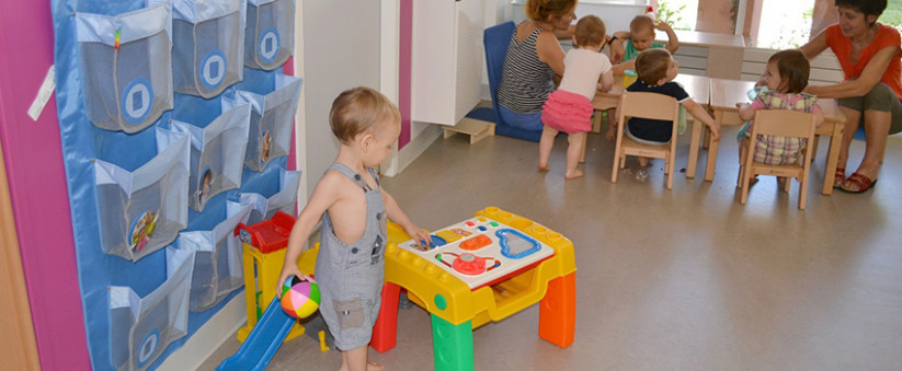 jeunes enfants, jouets, auxiliaire de puériculture