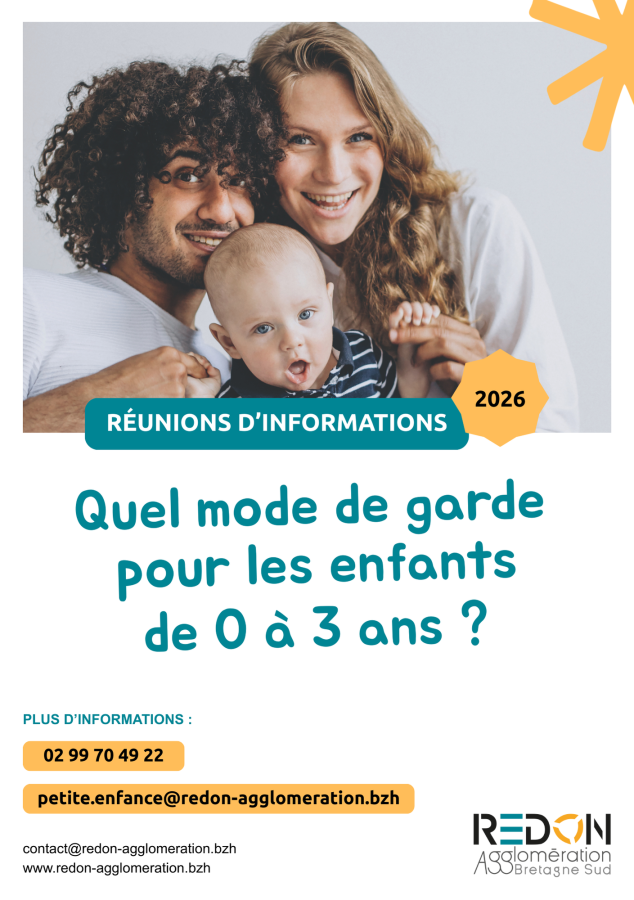 bébé entouré d'un homme et d'une femme